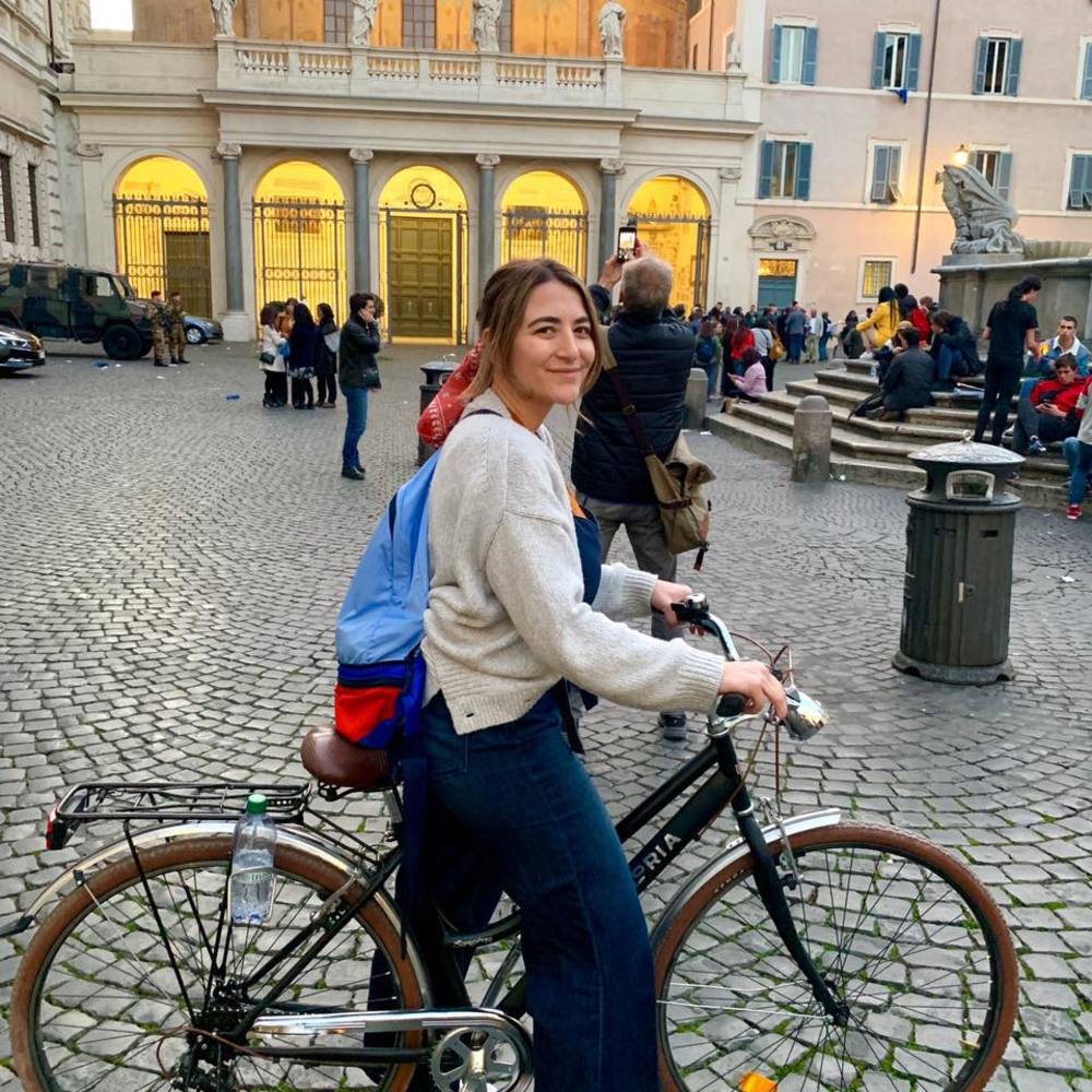 Meet your Posher, Hilary